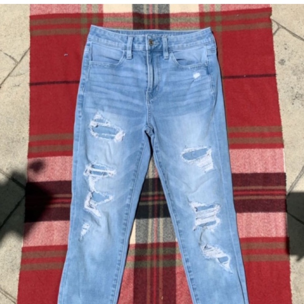 Light wash American Eagle high rise jeans